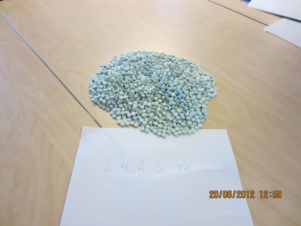 Наркотик синяя таблетка матовая помада для губ hydra extreme 945